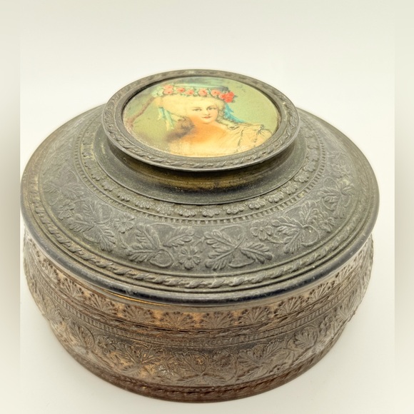 Other - Vintage PNCW USA Metal Round‎ Victorian Lady Jewelry Trinket Box
